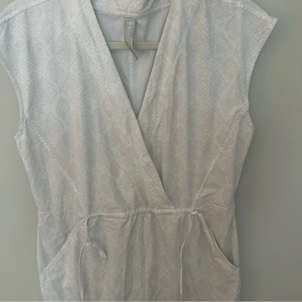 Athleta Marlow Pearl White Python Snakeskin Printed Romper Jumpsuit Small - Picture 4 of 8